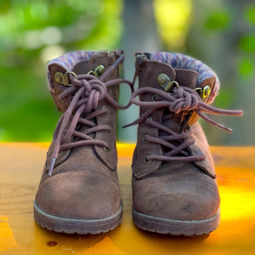 Toddler Lace-up Boots Size 9